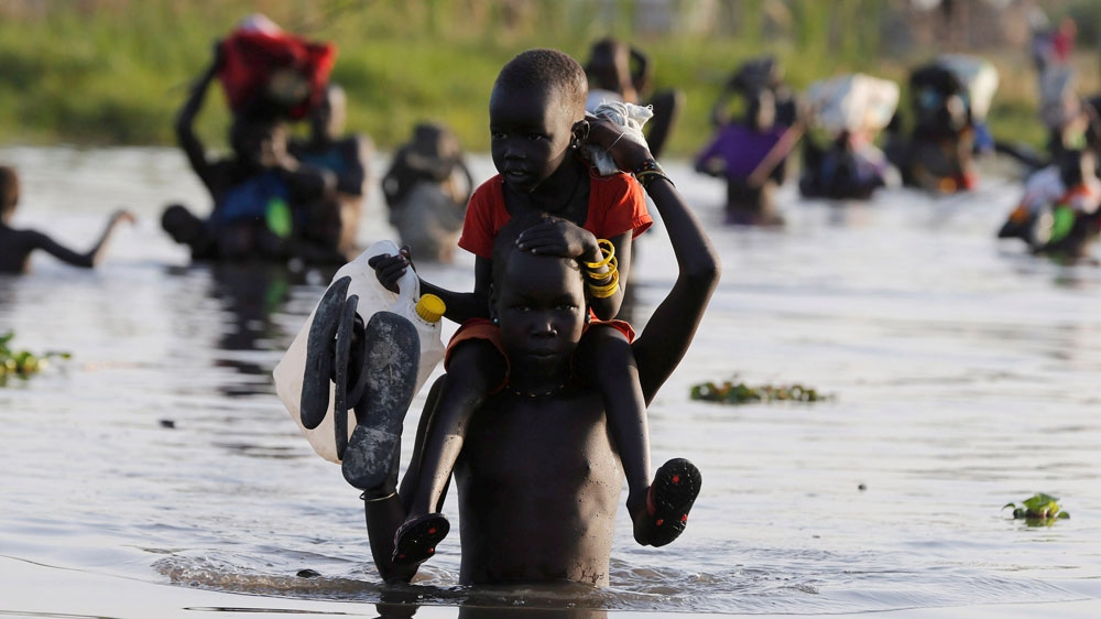 South Sudan famine: Eating water lilies to survive Families caught up in famine hide from marauding gunmen in swamps, survive on little more than lilies.