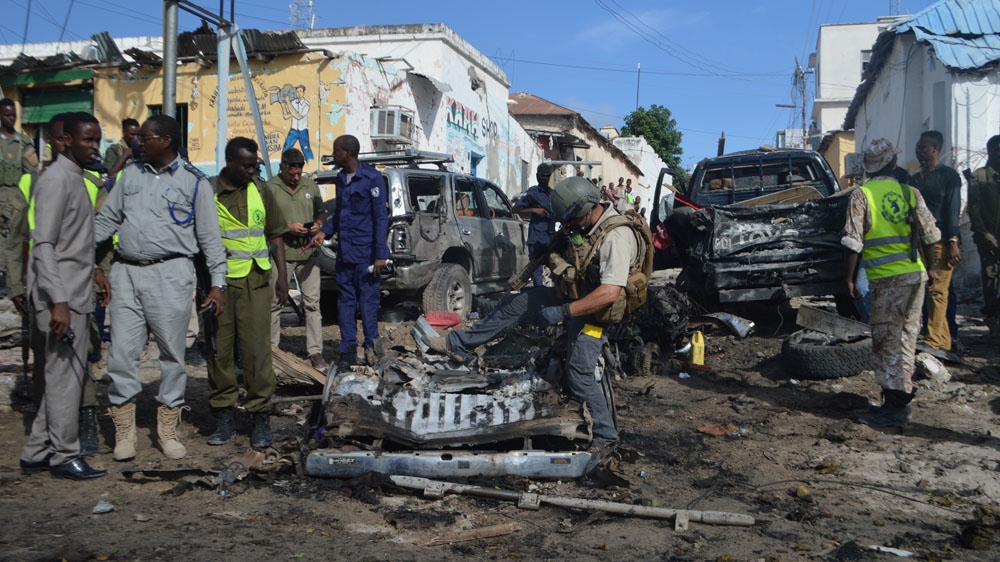 Bomb targeting the Waberi police station in Mogadishu kills at least four and wounds several others, says police.
